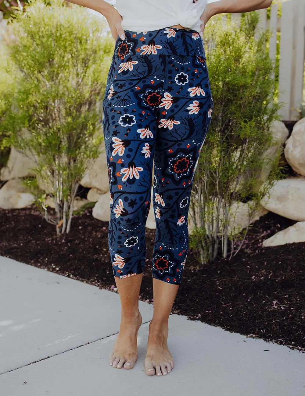 SA Exclusive Twilight Blooms Capri Pocket Leggings