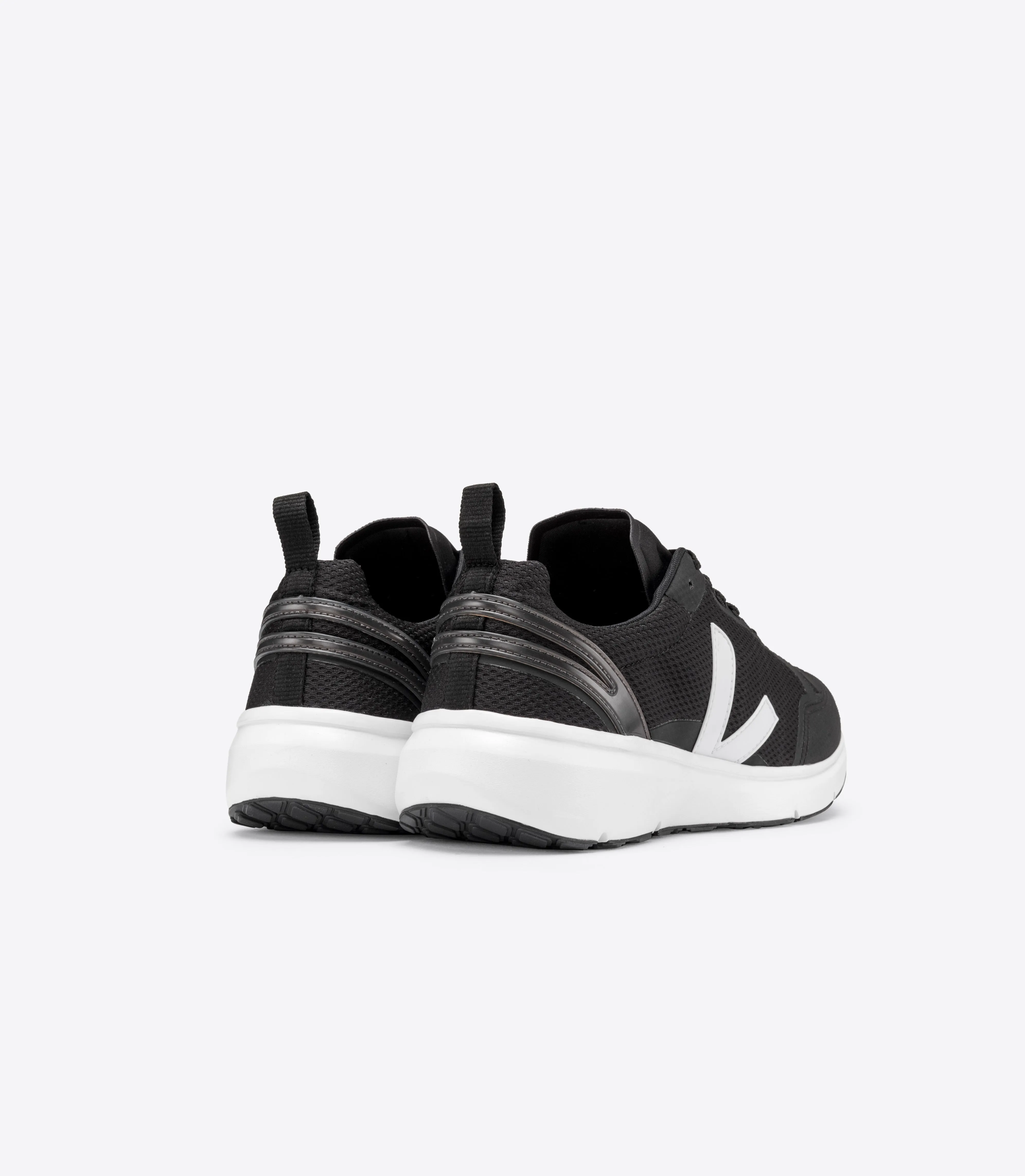 Veja - Condor 2 Alveomesh Sneaker in Black White